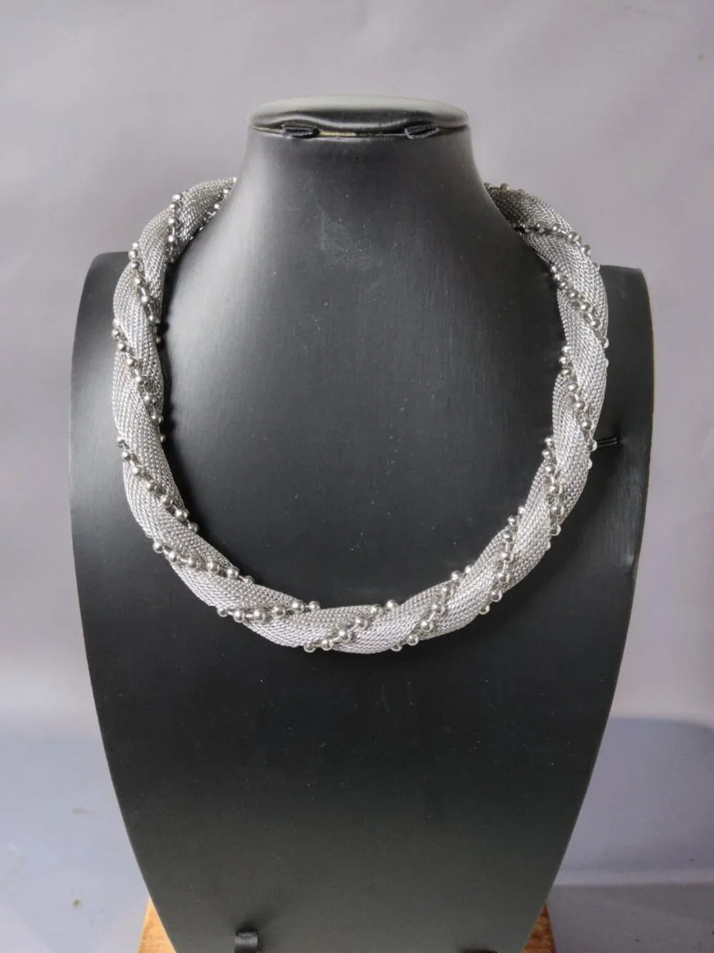 gm stainless steel 18in long twist collar style necklace.